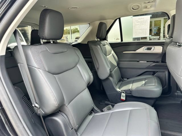 Certified 2025 Ford Explorer Active w/ Active Comfort Package AWD/4WD image 39