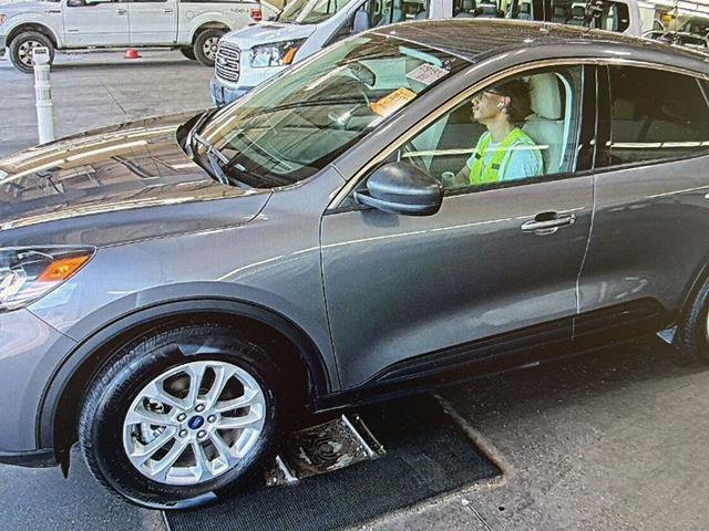 Certified 2022 Ford Escape SE AWD/4WD image 1