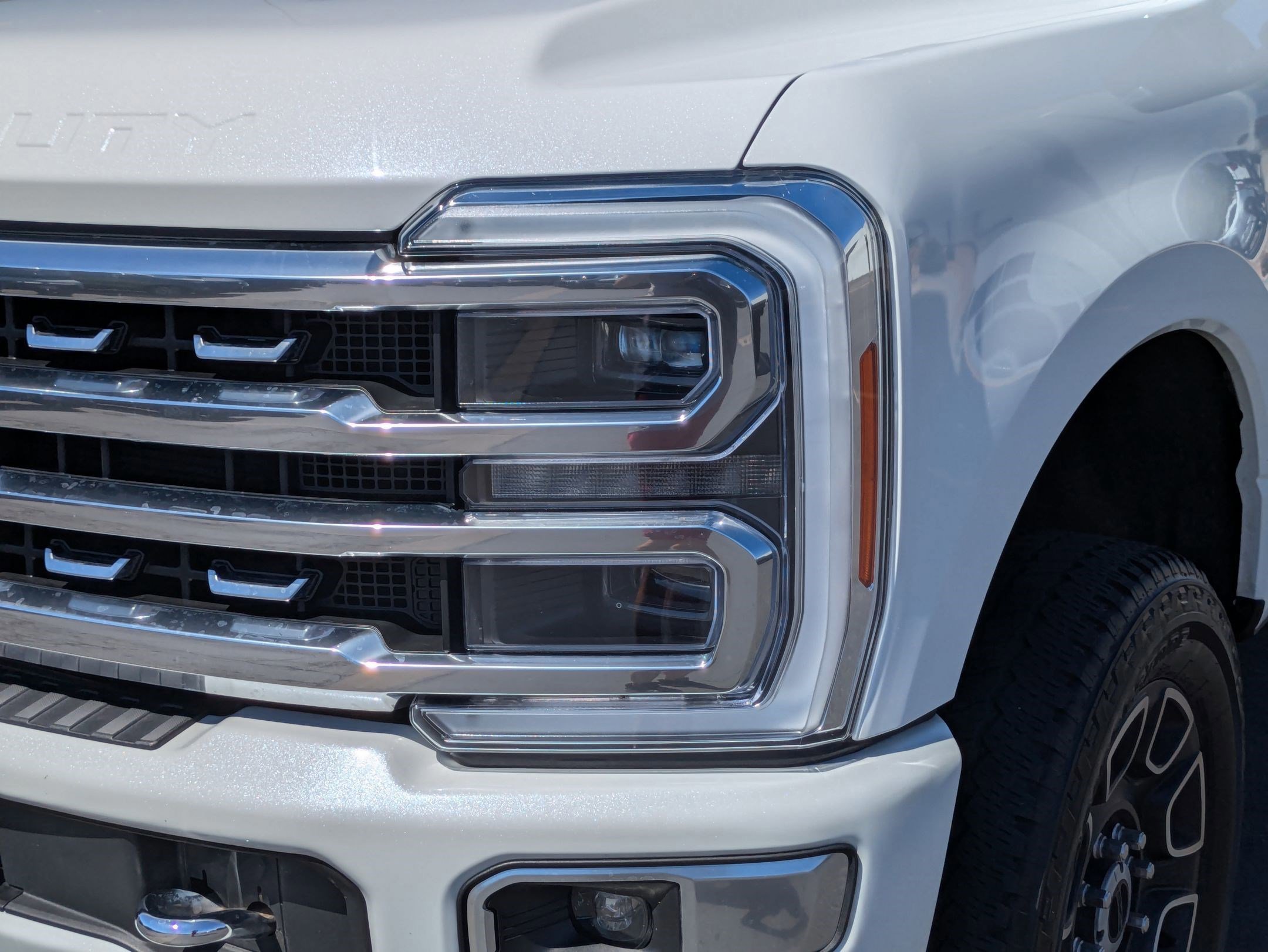 Certified 2023 Ford F250 Platinum w/ FX4 Off-Road Package AWD/4WD image 12