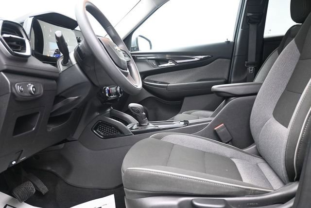 Used 2025 Chevrolet TrailBlazer LT AWD/4WD image 6