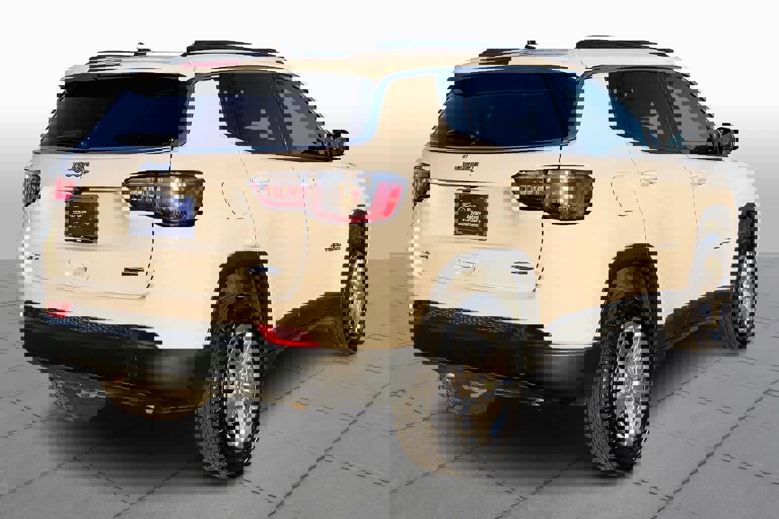 Used 2024 Jeep Compass Latitude image 3