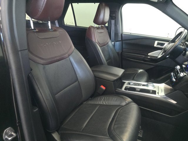 Certified 2024 Ford Explorer Platinum w/ Technology Package AWD/4WD image 3