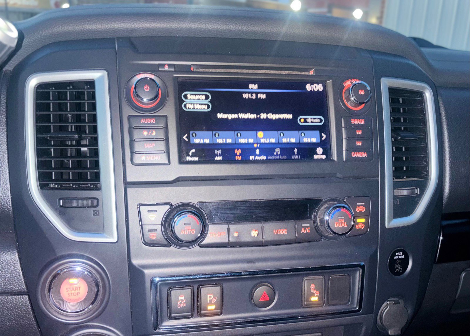 Used 2019 Nissan Titan SV w/ SV Convenience Package image 31