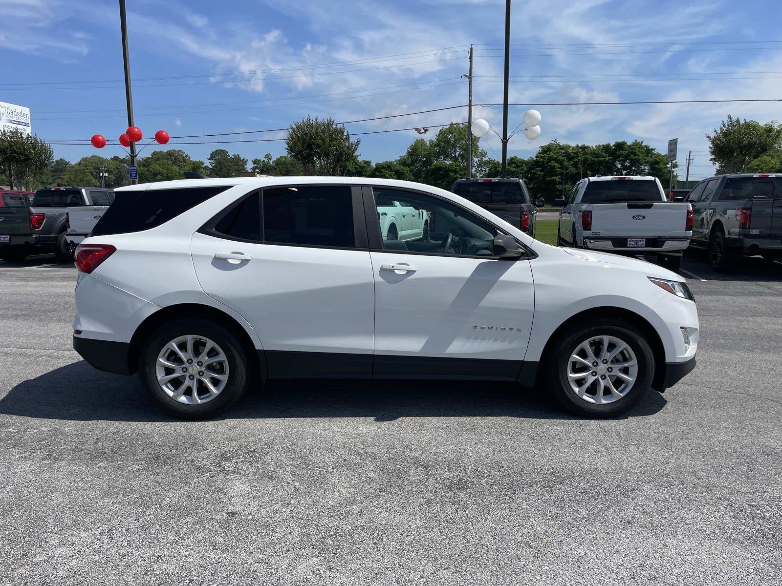 Used 2020 Chevrolet Equinox LS w/ LS Convenience Package FWD image 2