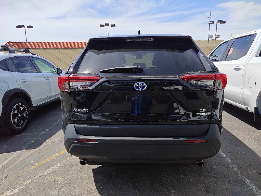 Used 2022 Toyota RAV4 LE AWD/4WD image 5