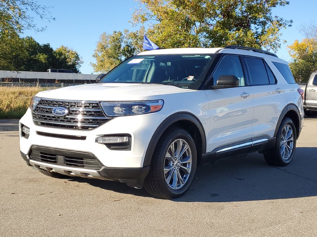 Certified 2023 Ford Explorer XLT w/ Equipment Group 202A AWD/4WD image 2