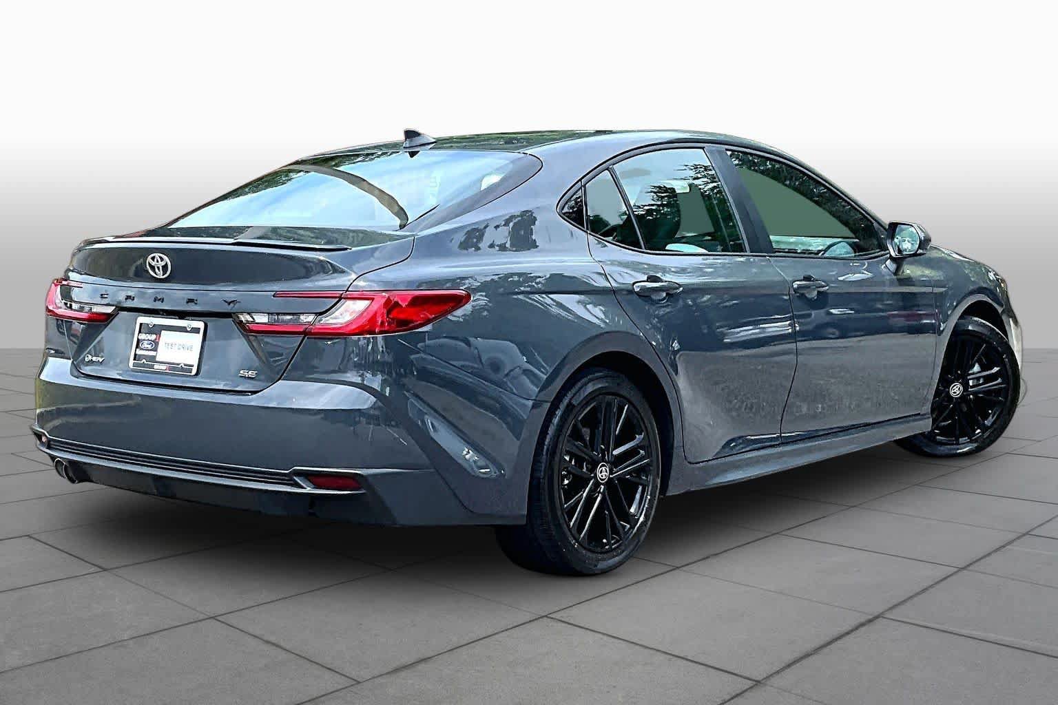 Used 2026 Toyota Camry SE FWD image 13
