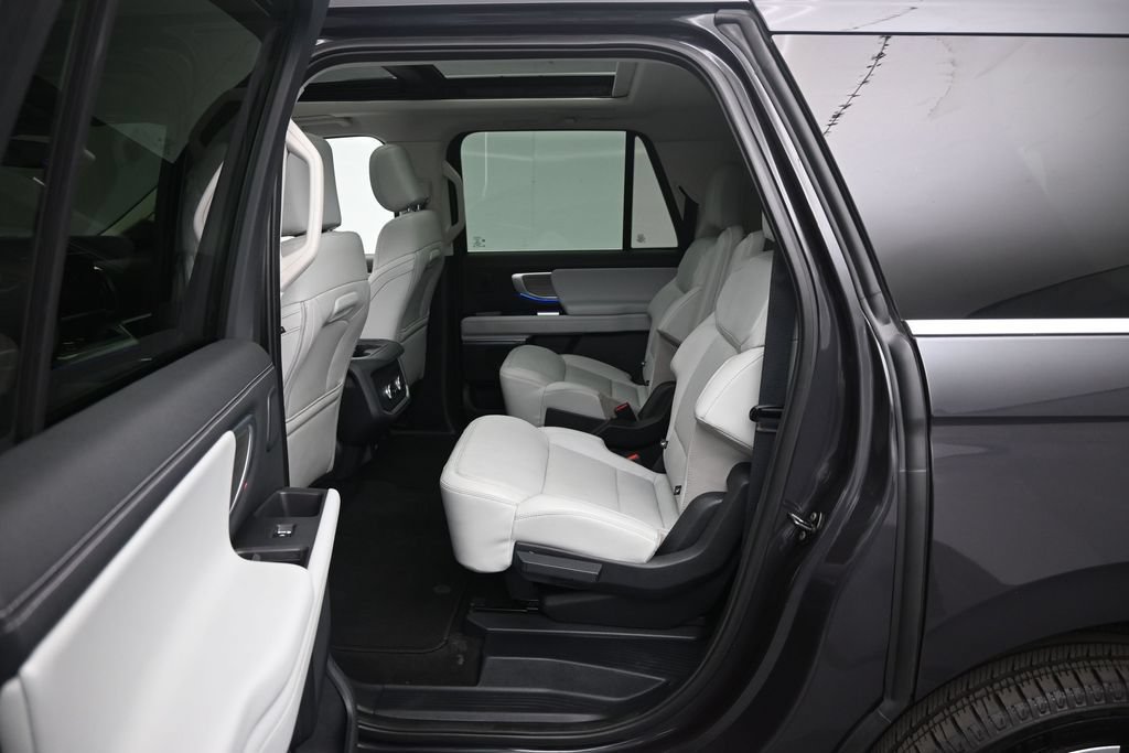 Certified 2025 Ford Expedition Max Platinum w/ Driver's Package AWD/4WD image 21