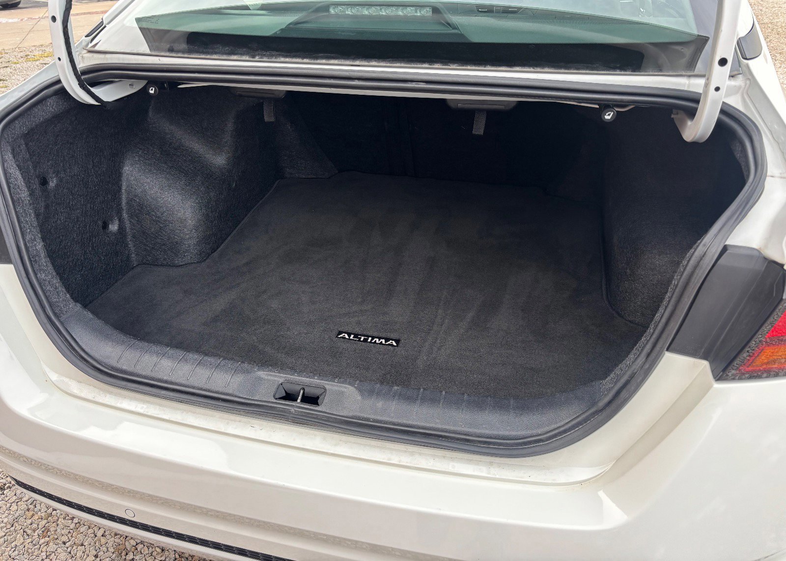 Used 2025 Nissan Altima 2.5 SV image 10