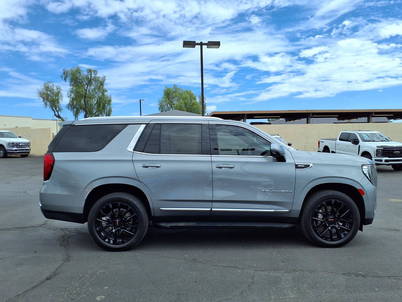 Used 2023 GMC Yukon SLT w/ SLT Premium Package AWD/4WD image 7