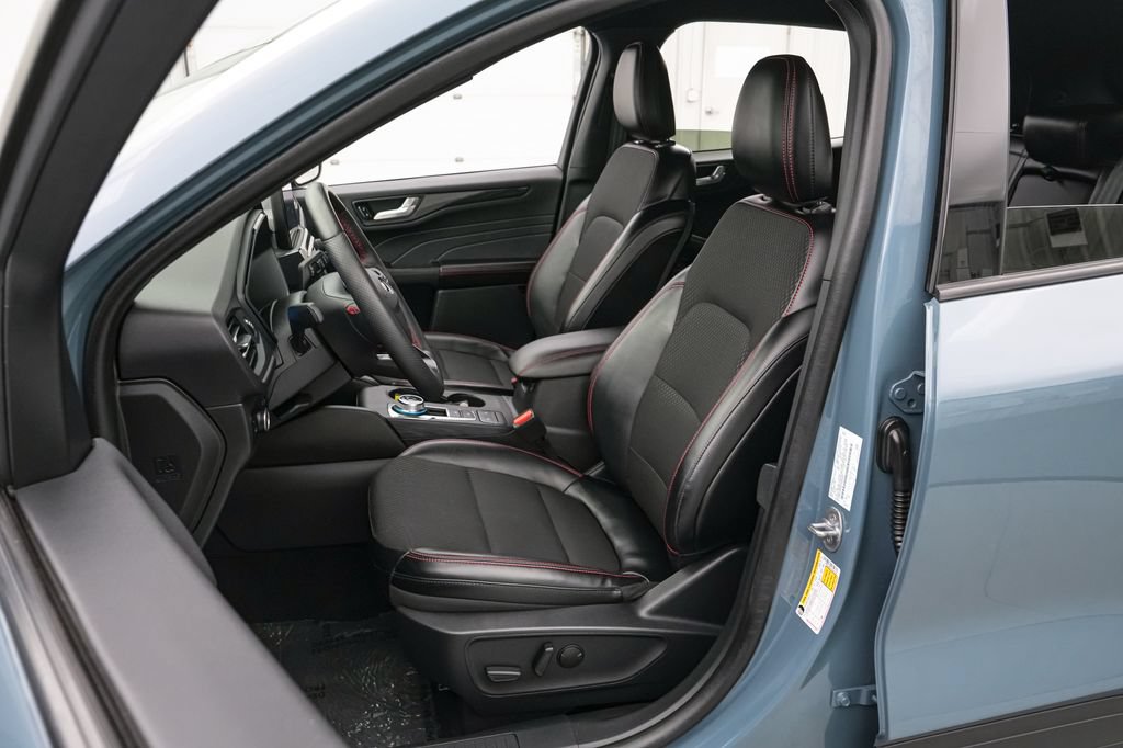 Certified 2025 Ford Escape ST-Line Select AWD/4WD image 11