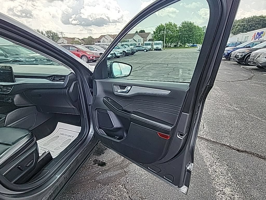 Certified 2024 Ford Escape Platinum AWD/4WD image 16