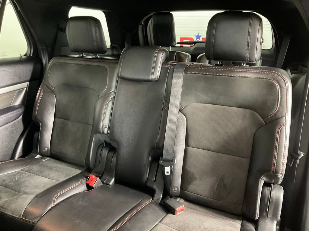Certified 2018 Ford Explorer XLT w/ Equipment Group 202A image 16