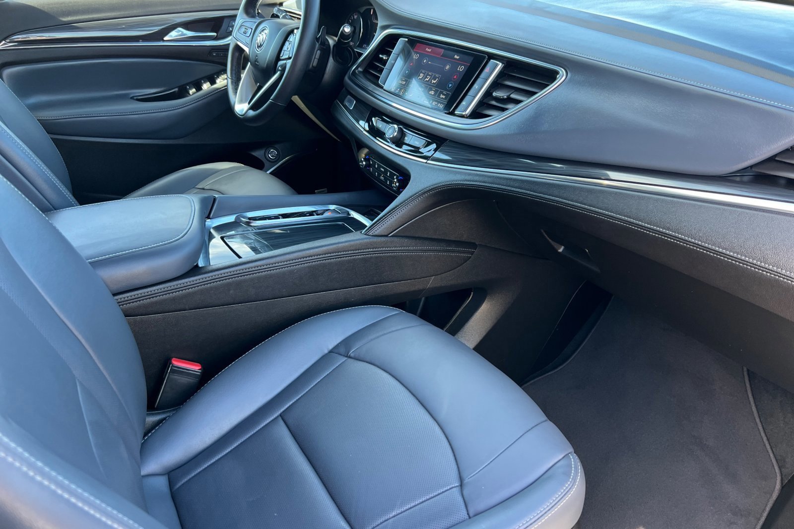 Used 2023 Buick Enclave Premium image 18