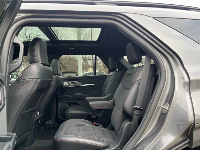 Certified 2025 Ford Explorer ST w/ Sun And Sound Package image 38
