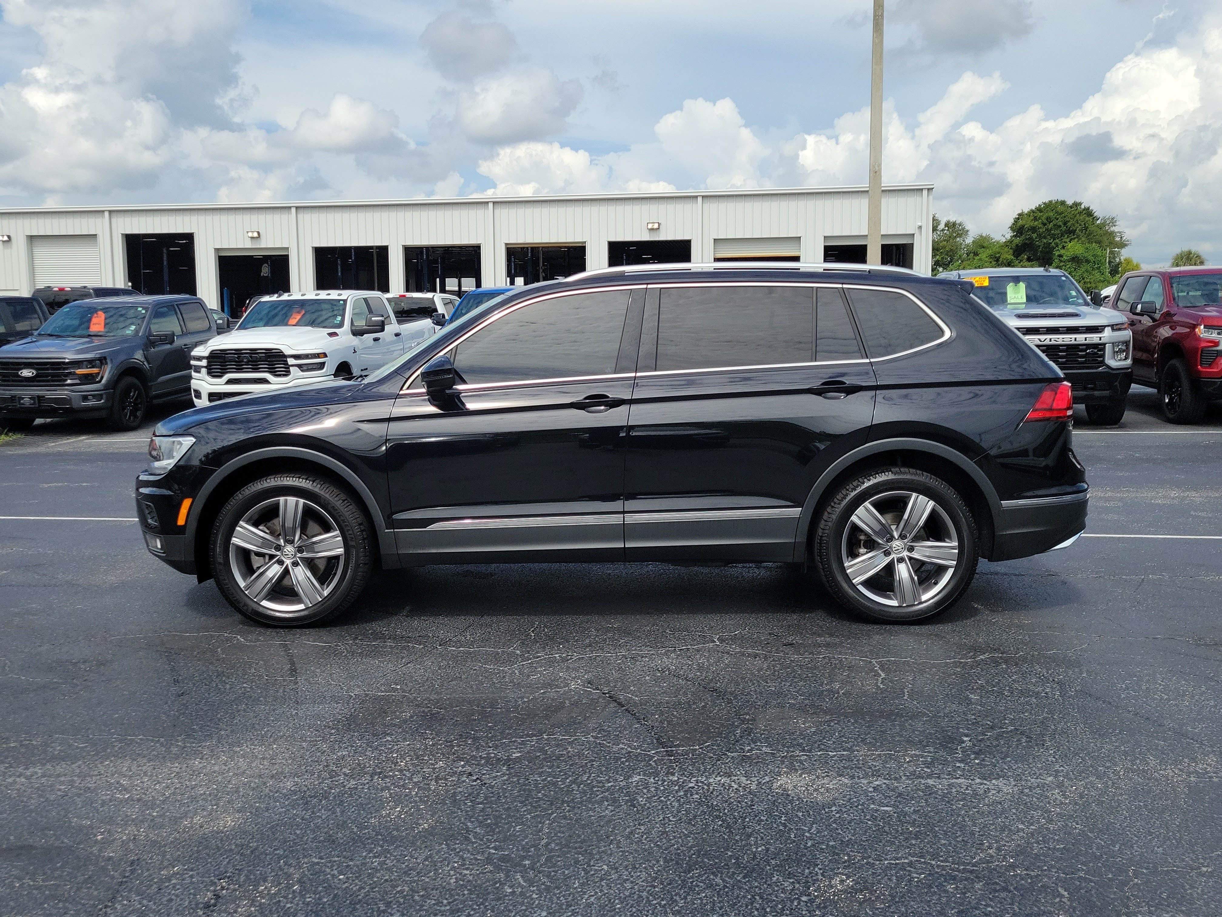 Used 2021 Volkswagen Tiguan SEL w/ 3rd Row Seat Package AWD/4WD image 6