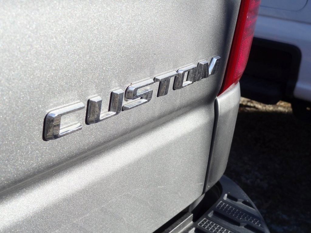 Used 2023 Chevrolet Silverado 1500 Custom image 7