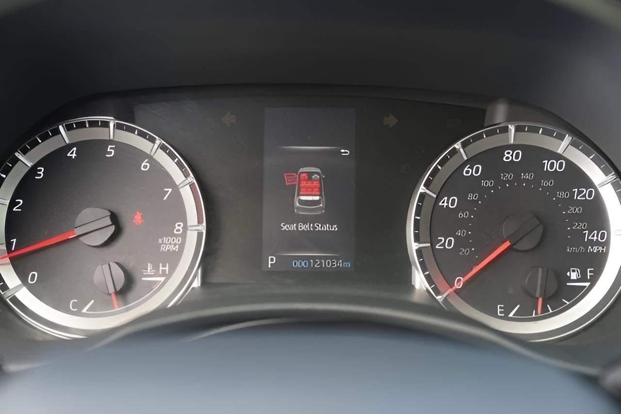 Used 2021 Toyota Highlander L FWD image 24