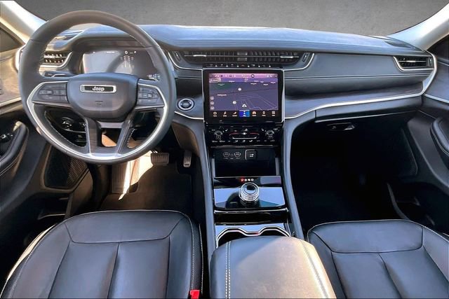 Used 2023 Jeep Grand Cherokee Limited w/ Black Appearance Package image 14