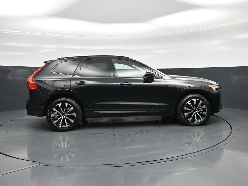 Used 2025 Volvo XC60 B5 Plus AWD/4WD image 27