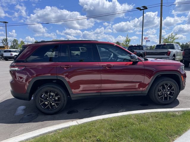Used 2024 Jeep Grand Cherokee Altitude AWD/4WD image 5