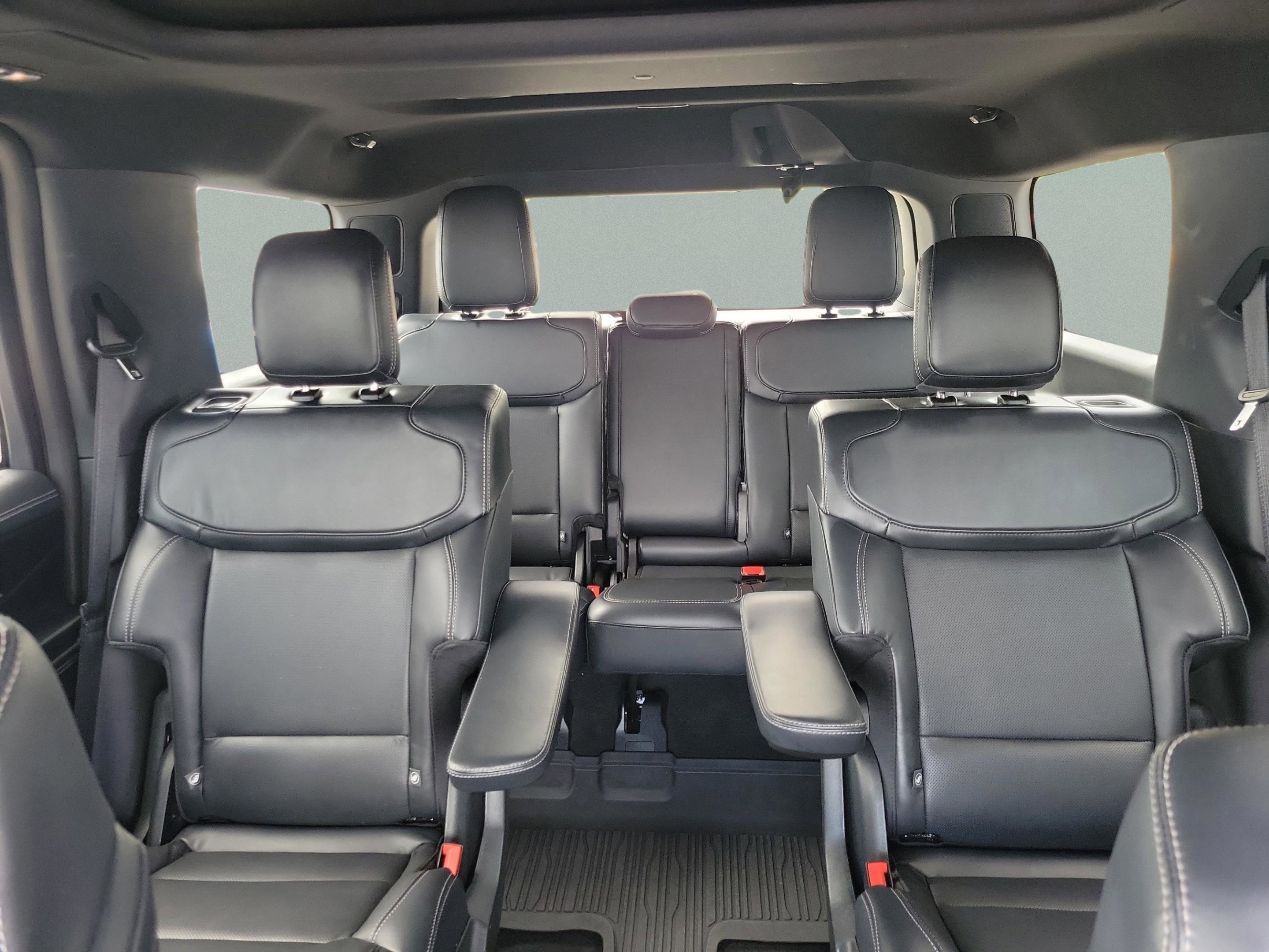 Certified 2025 Ford Expedition Platinum w/ Stealth Performance Package AWD/4WD image 9