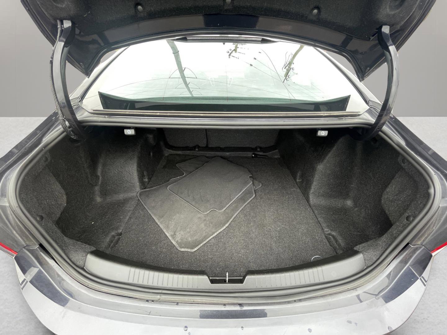 Used 2023 Chevrolet Malibu LT image 30