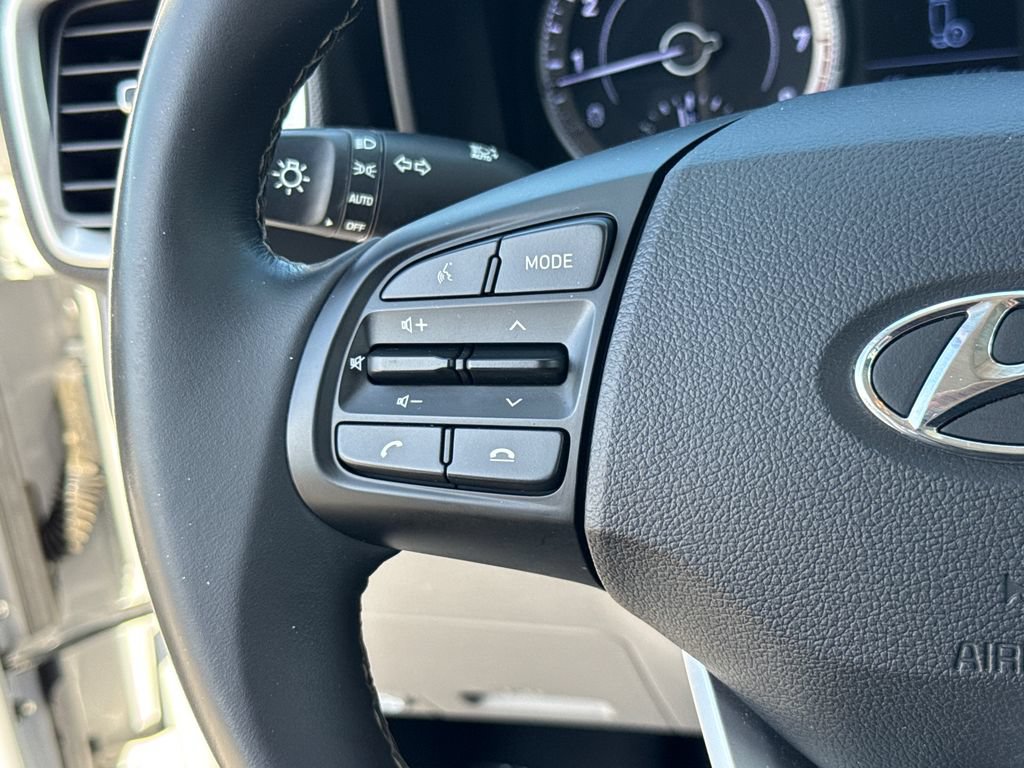 Used 2020 Hyundai Venue SEL w/ Convenience + Premium Package FWD image 16