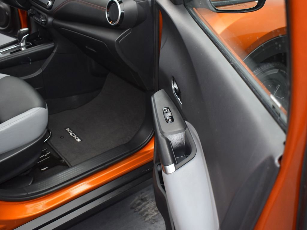 Used 2022 Nissan Kicks SR w/ Premium Package image 19