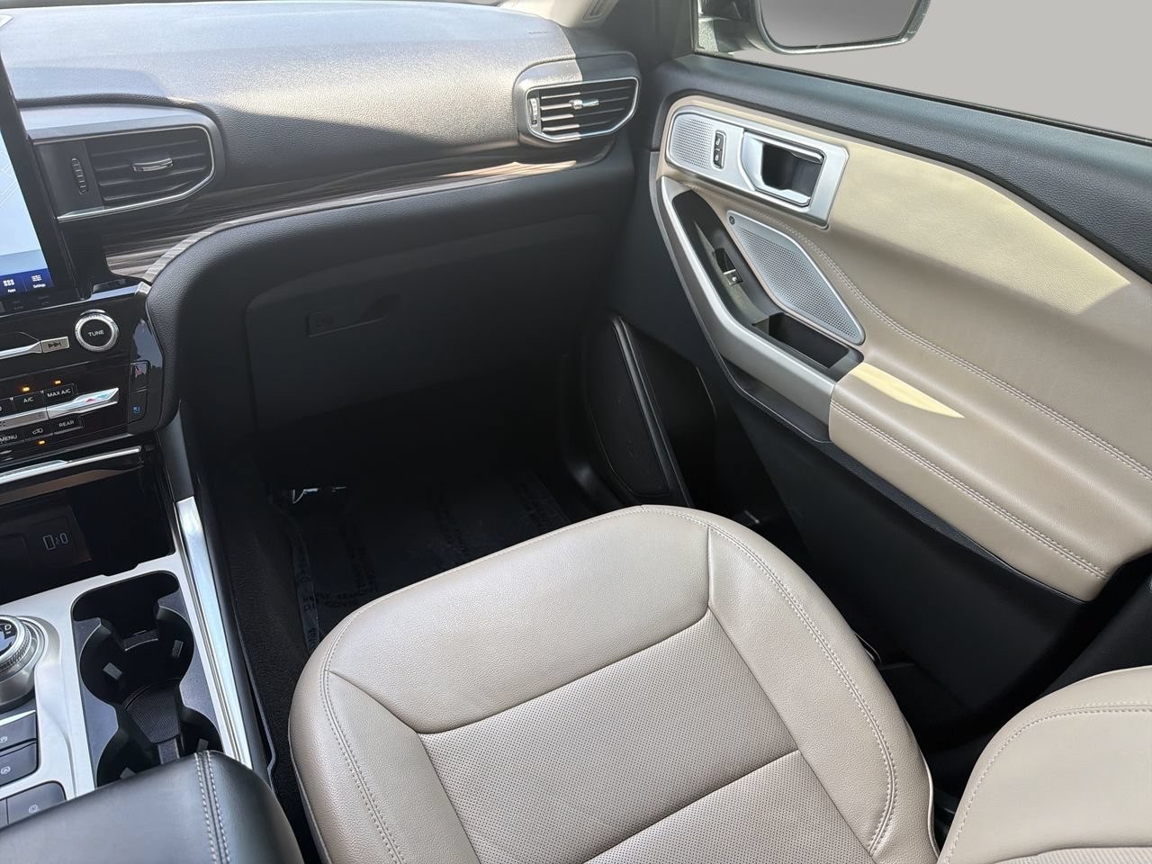 Certified 2023 Ford Explorer Limited w/ Limited Technology Package RWD image 16