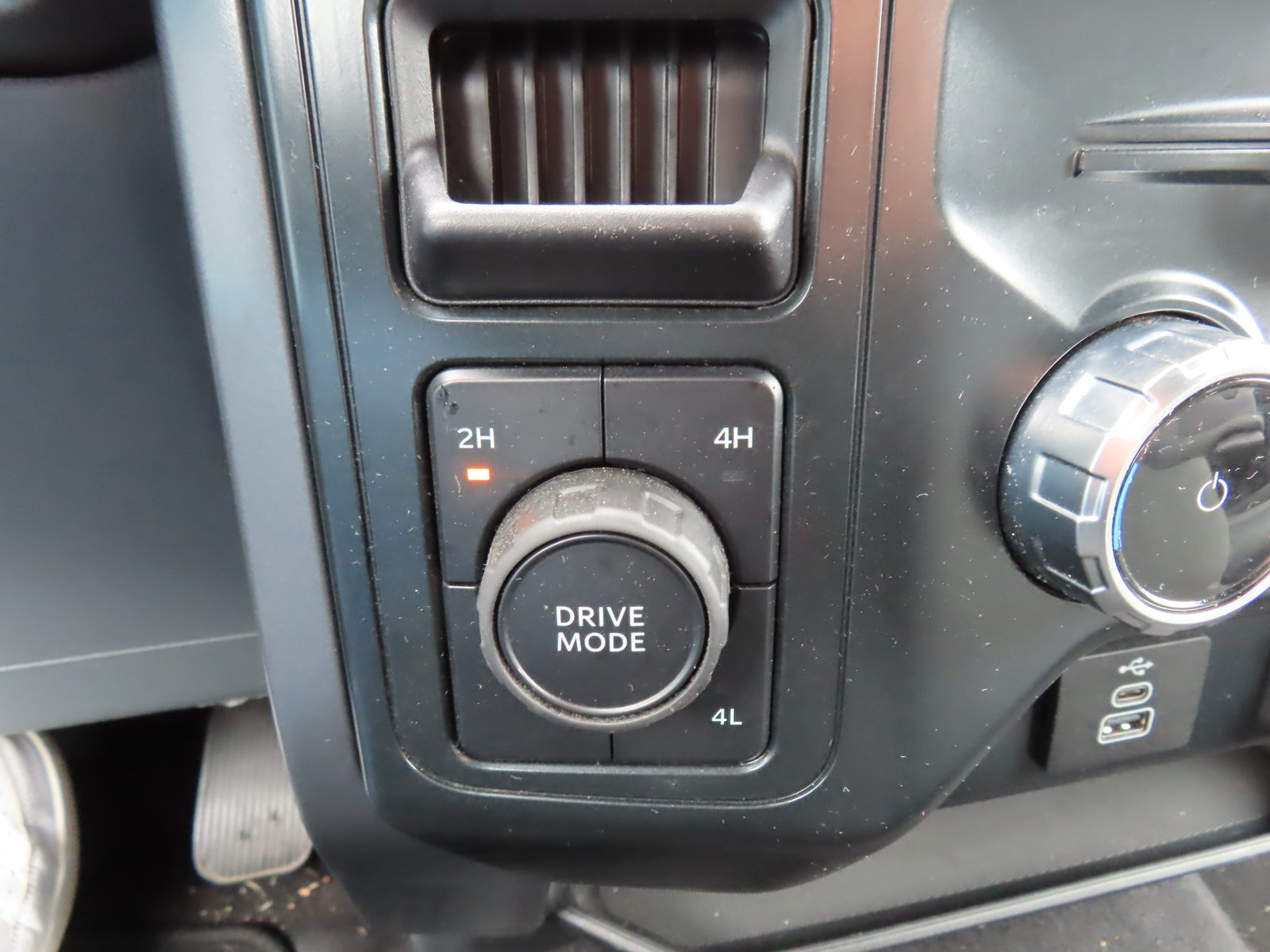 Certified 2025 Ford F150 XLT w/ Equipment Group 301A Standard AWD/4WD image 25