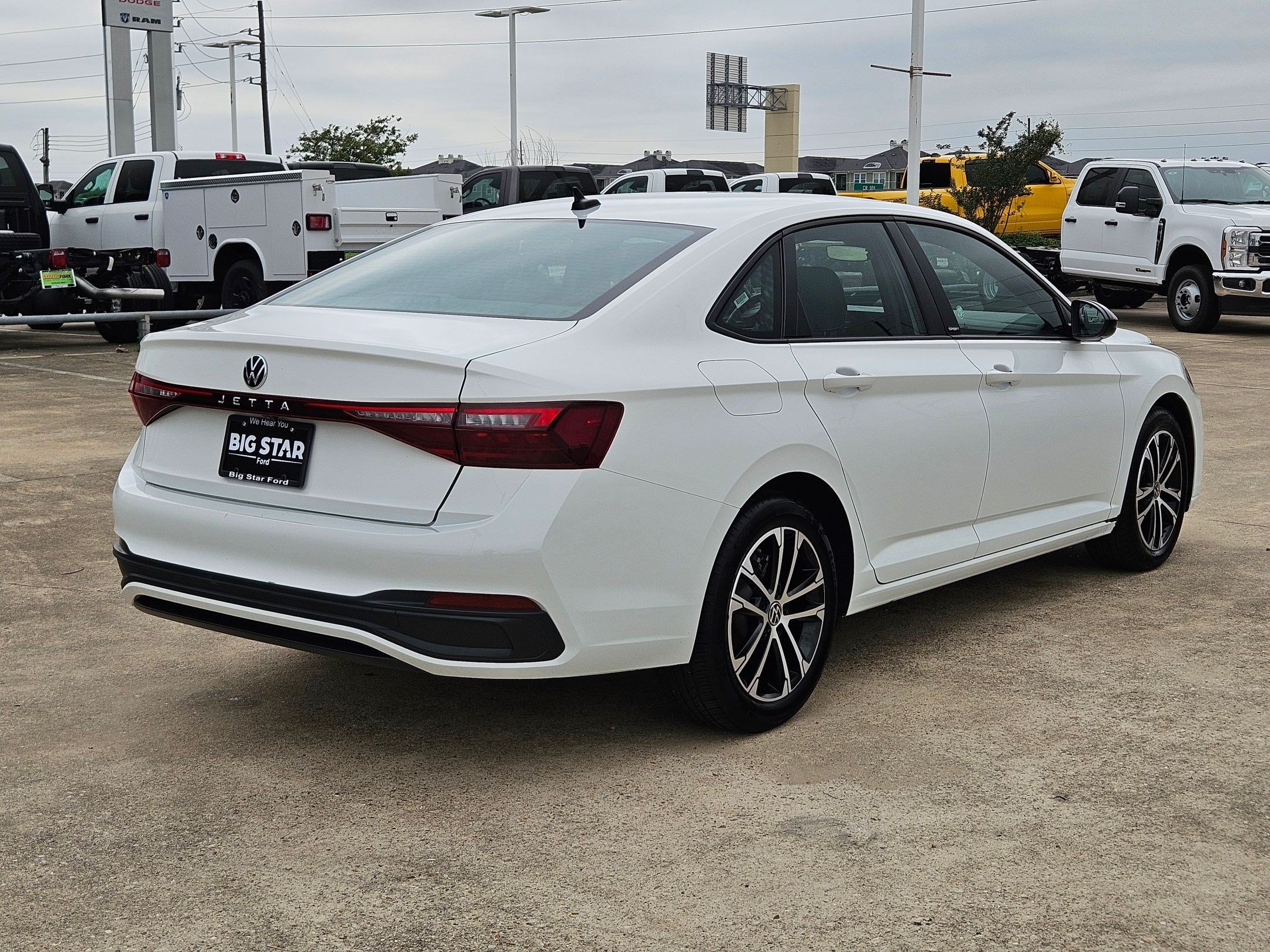 Used 2025 Volkswagen Jetta Sport FWD image 3