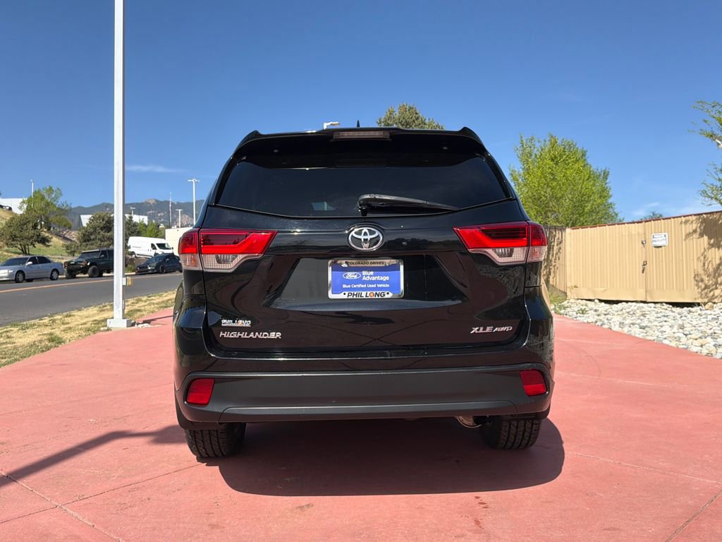 Used 2019 Toyota Highlander XLE AWD/4WD image 4