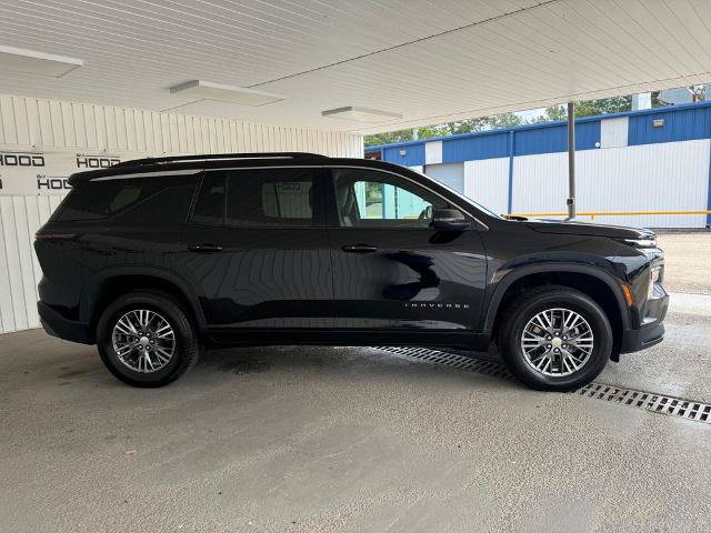 Used 2025 Chevrolet Traverse LT FWD image 25