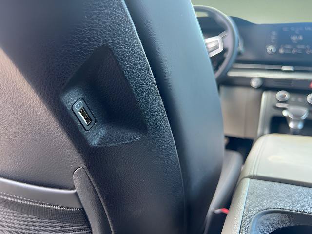 Used 2024 Kia Carnival LX FWD image 26