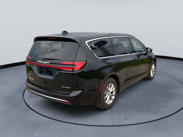Used 2026 Chrysler Pacifica Limited FWD image 5