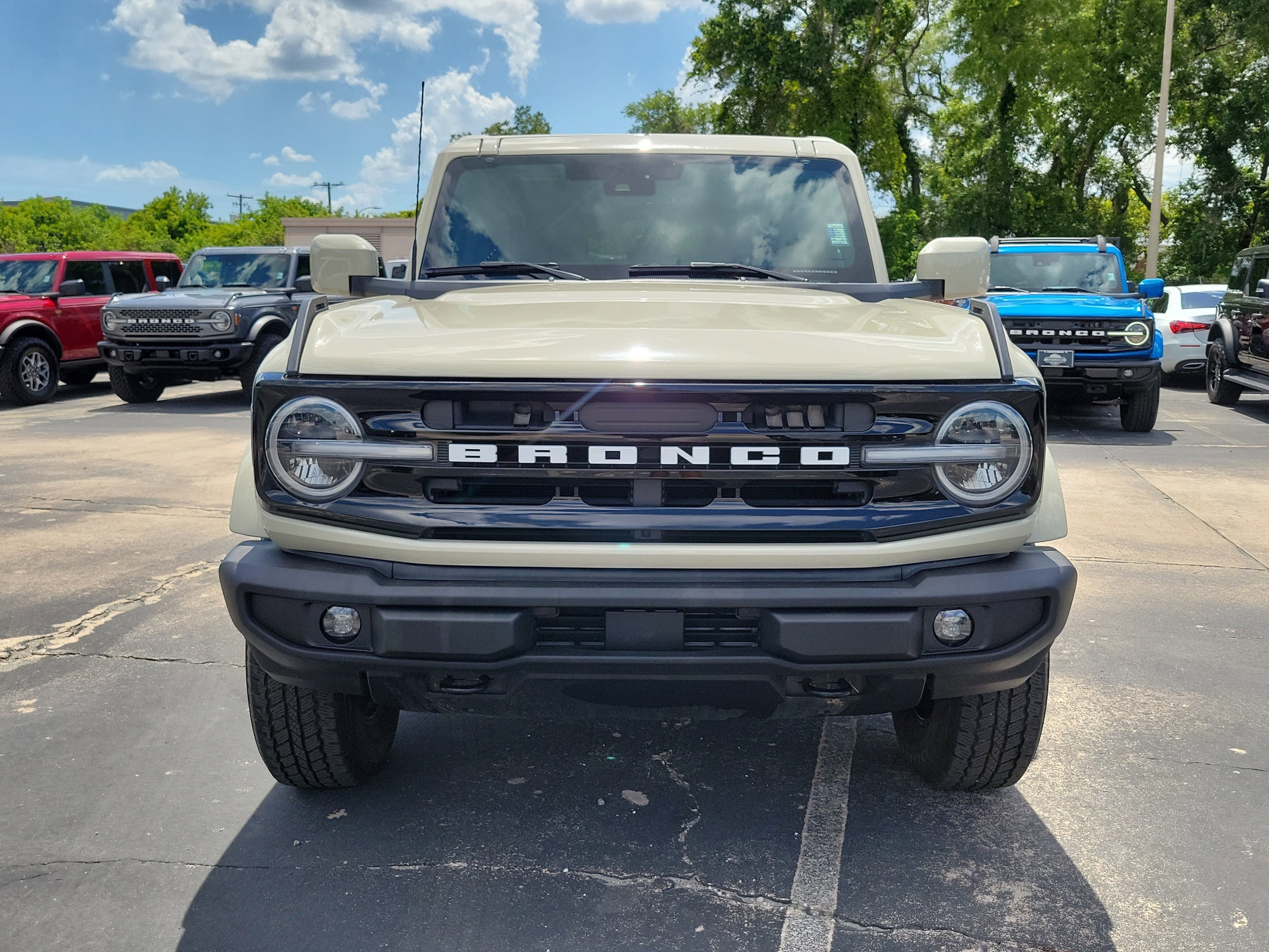 Certified 2025 Ford Bronco Outer Banks AWD/4WD video 2