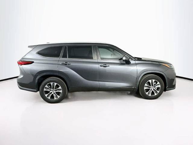 Used 2023 Toyota Highlander XLE FWD image 26