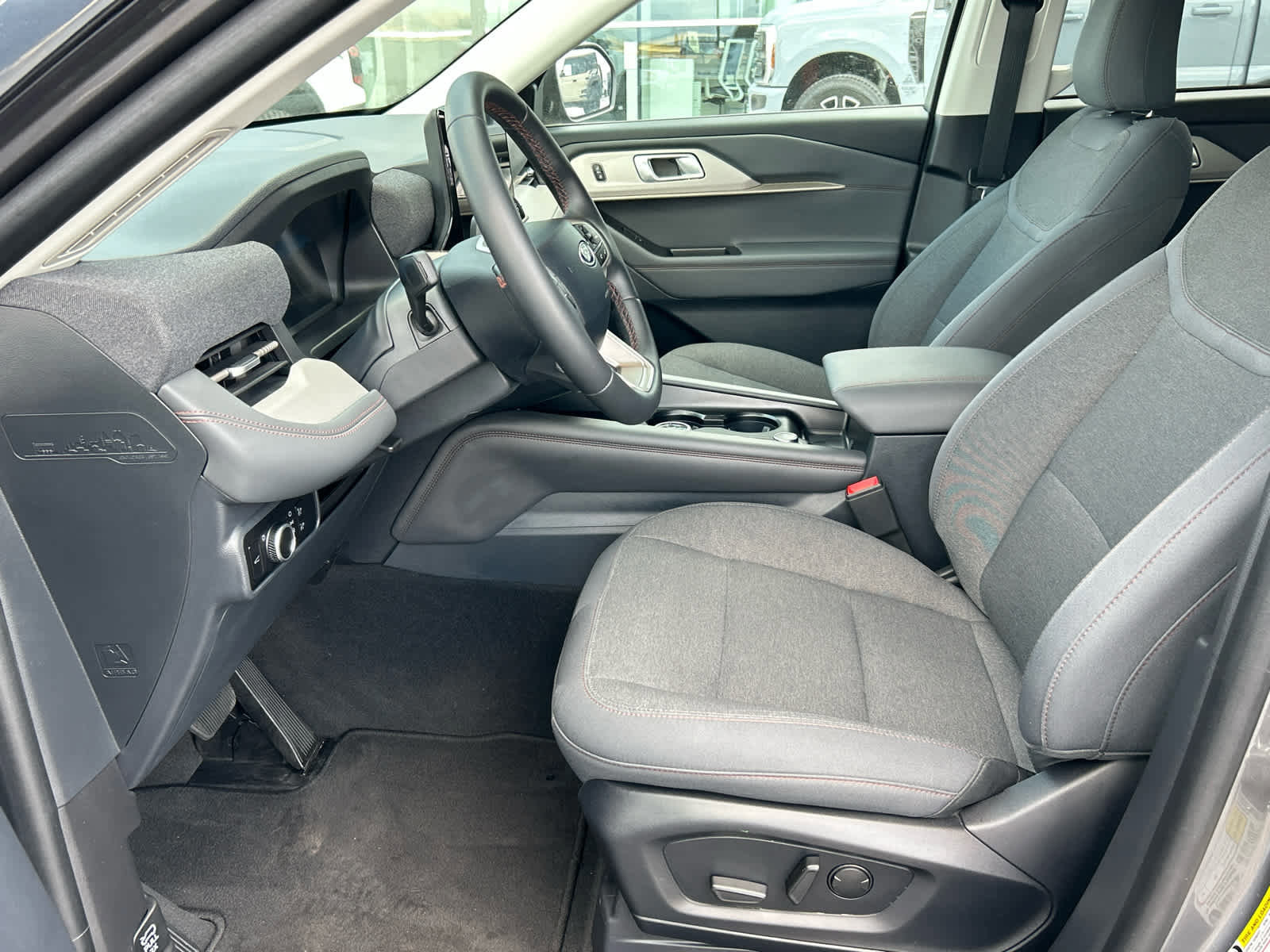 Certified 2025 Ford Explorer Active image 32