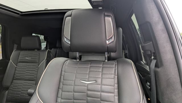 Used 2024 Cadillac Escalade Sport Platinum w/ Heavy-Duty Trailer Package AWD/4WD image 30