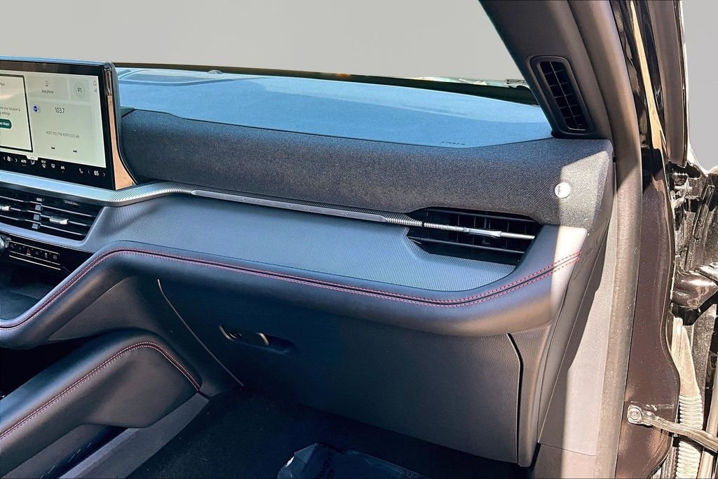 Certified 2025 Ford Explorer ST-Line w/ ST-Line Street Pack image 17