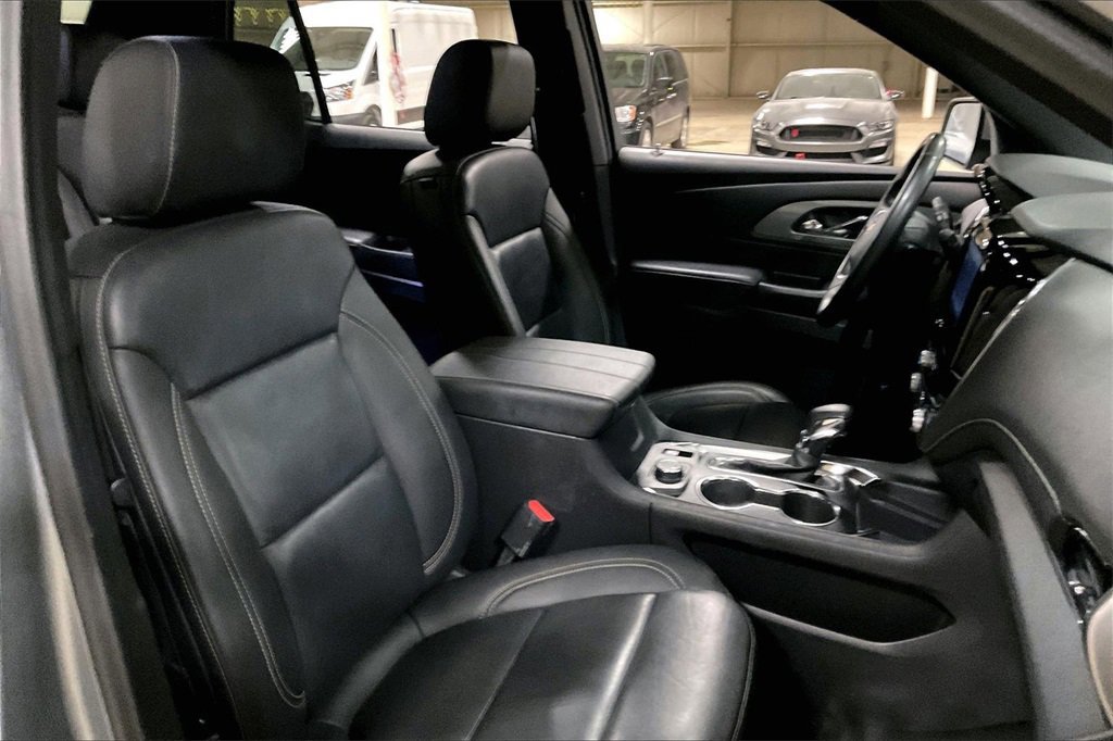 Used 2023 Chevrolet Traverse LT w/ LT Premium Package image 9