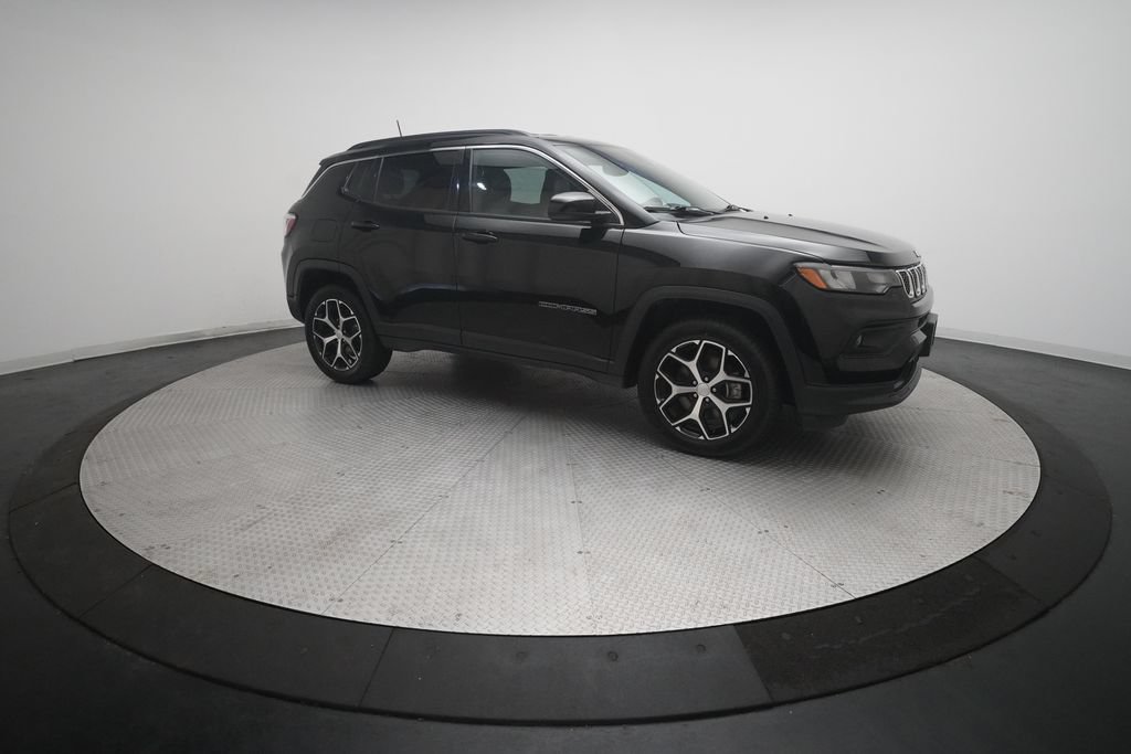 Used 2024 Jeep Compass Latitude AWD/4WD image 35
