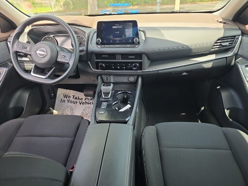 Used 2023 Nissan Rogue S FWD image 2