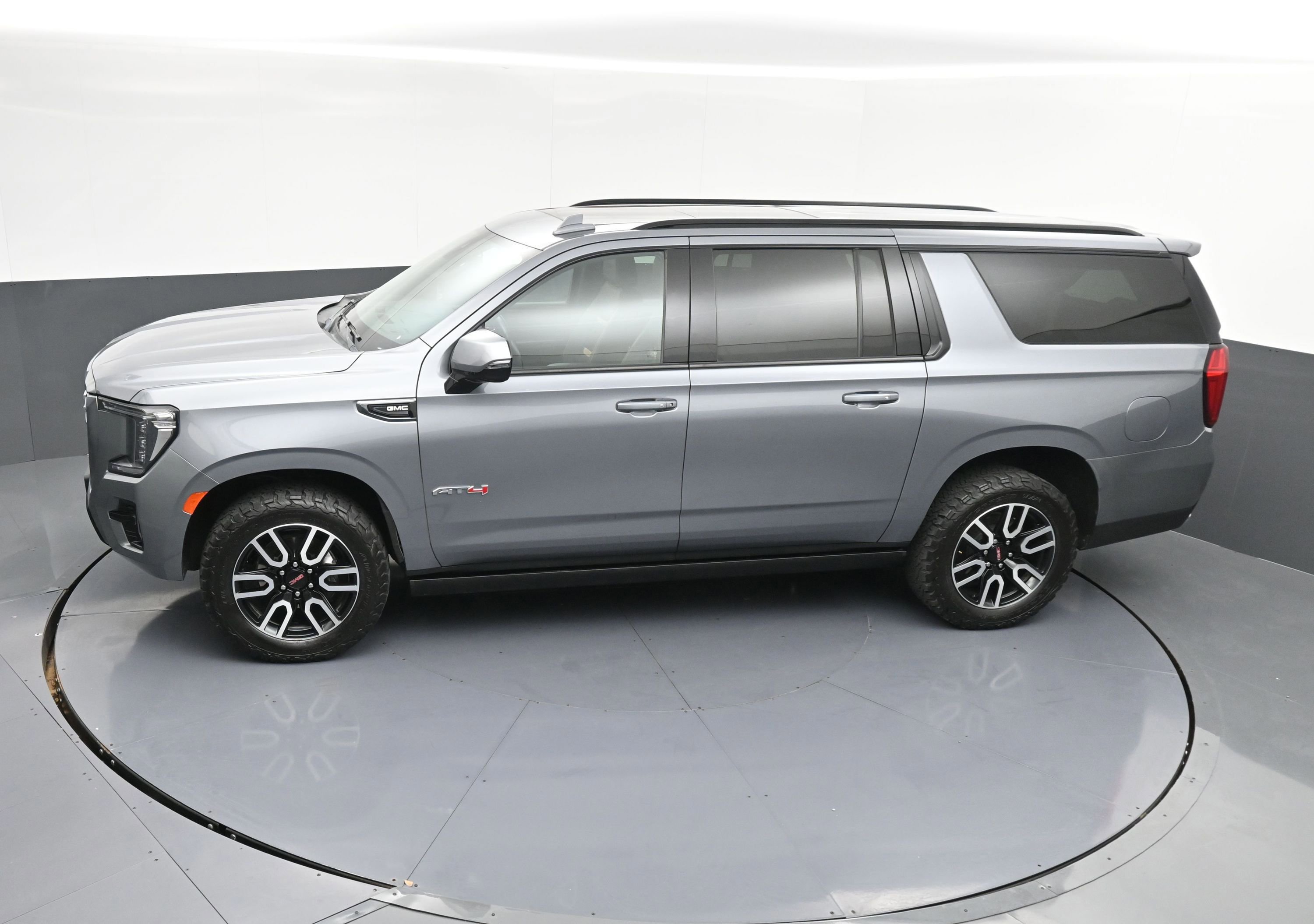 Used 2022 GMC Yukon XL AT4 image 7