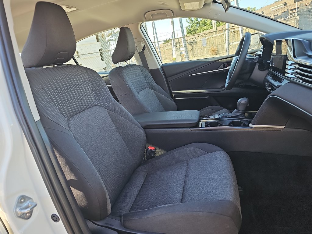 Used 2025 Toyota Camry LE FWD image 10