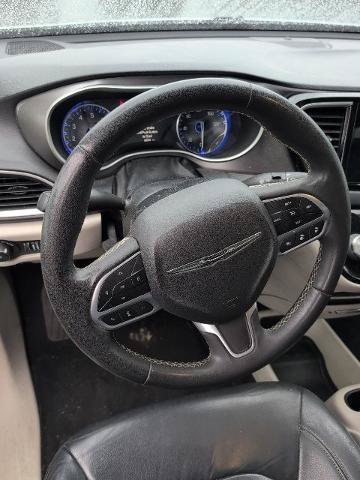 Used 2022 Chrysler Pacifica Touring-L FWD image 14