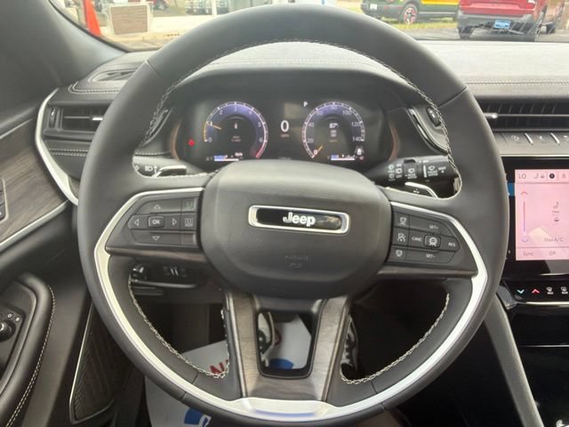 Used 2026 Jeep Grand Cherokee Limited w/ Luxury Tech Group II AWD/4WD image 27