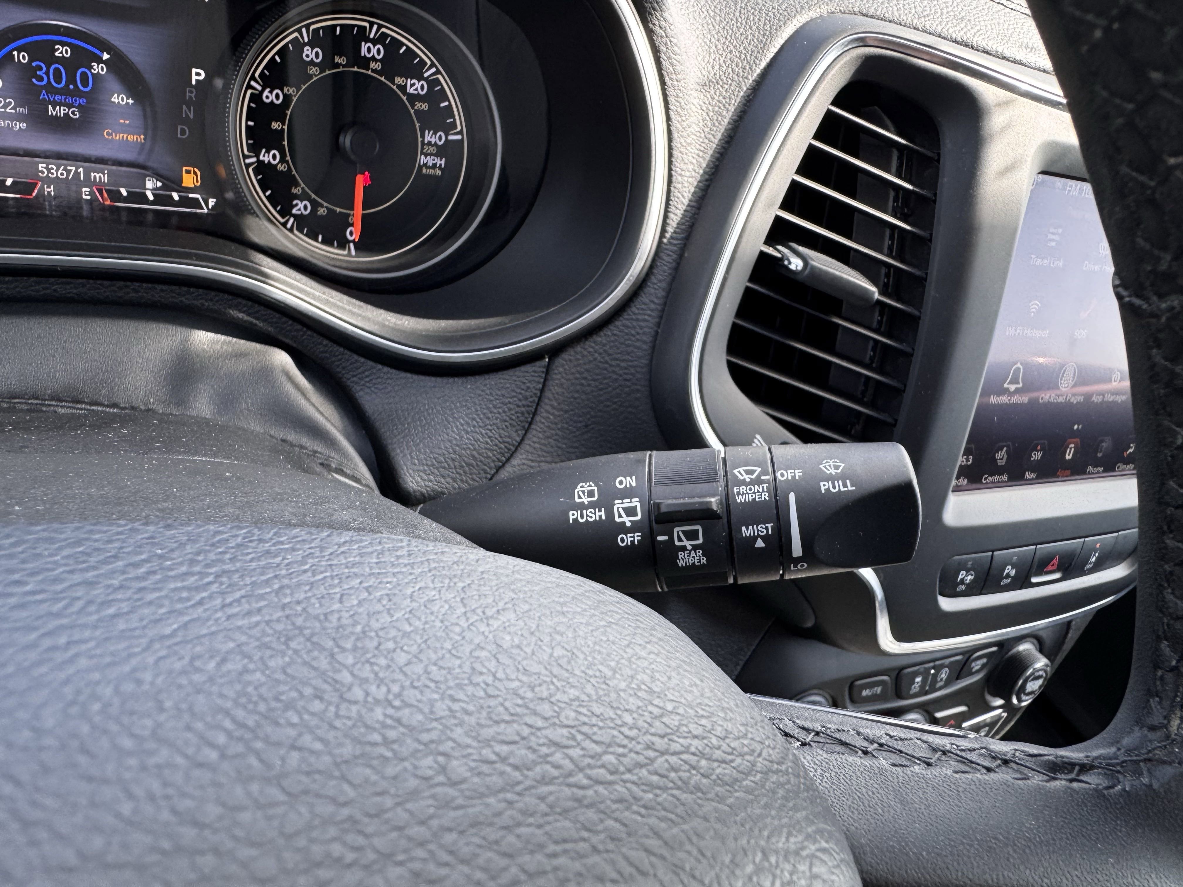 Used 2023 Jeep Cherokee Altitude Lux image 15