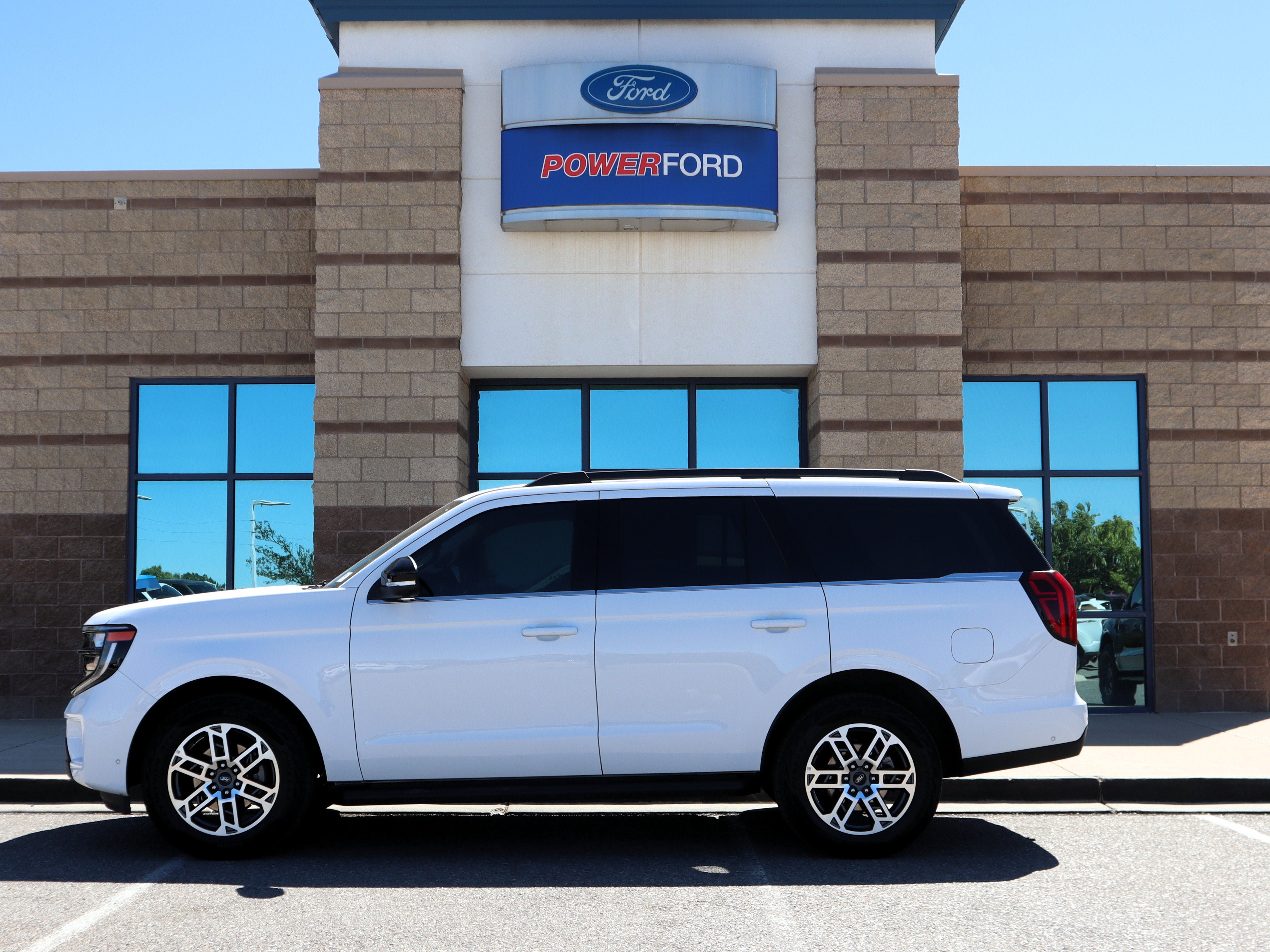Certified 2025 Ford Expedition Active AWD/4WD image 9